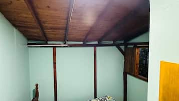 2 bedrooms, iron/ironing board, internet, bed sheets