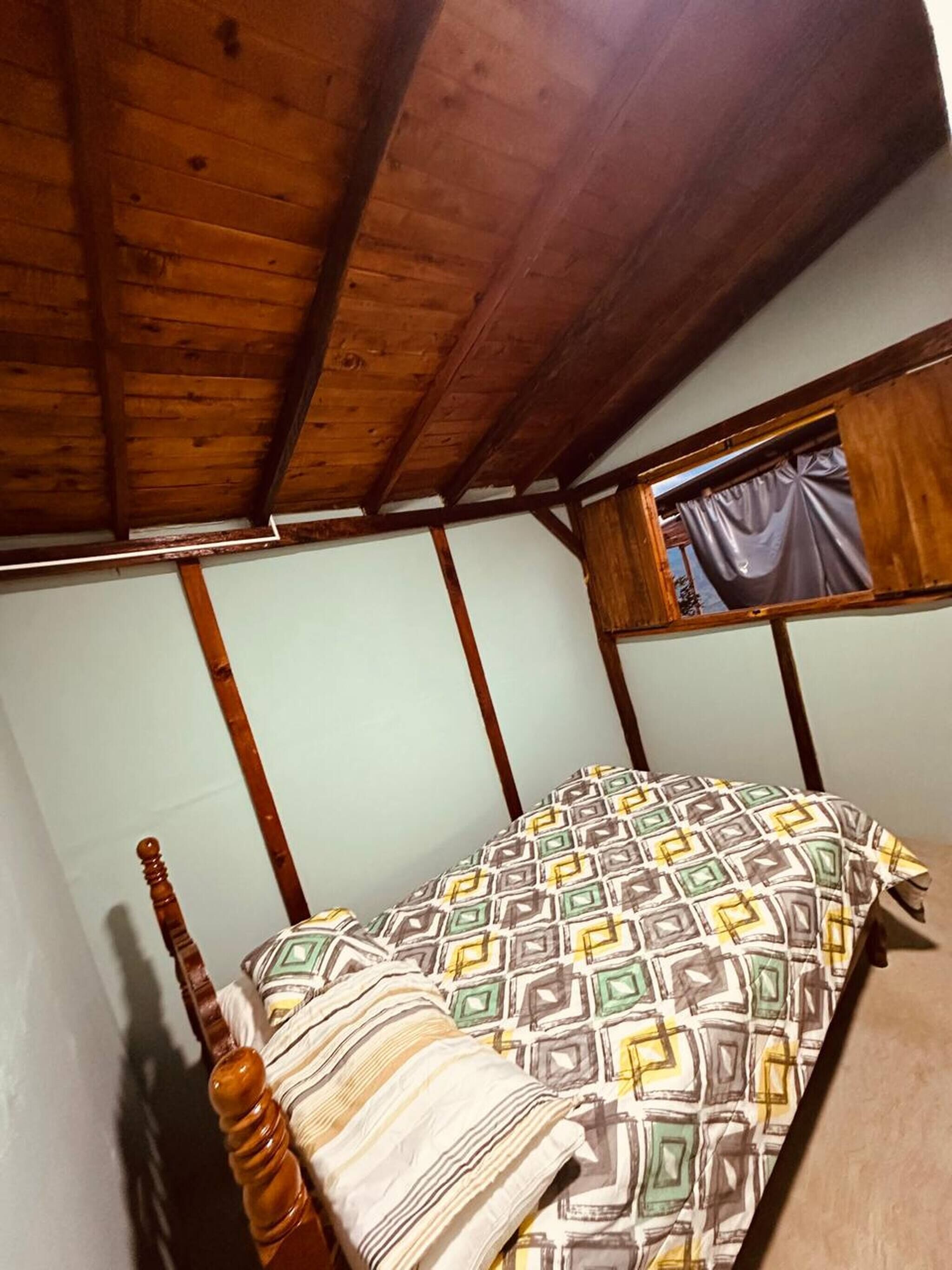 2 bedrooms, iron/ironing board, internet, bed sheets