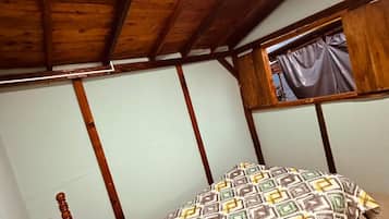2 bedrooms, iron/ironing board, internet, bed sheets