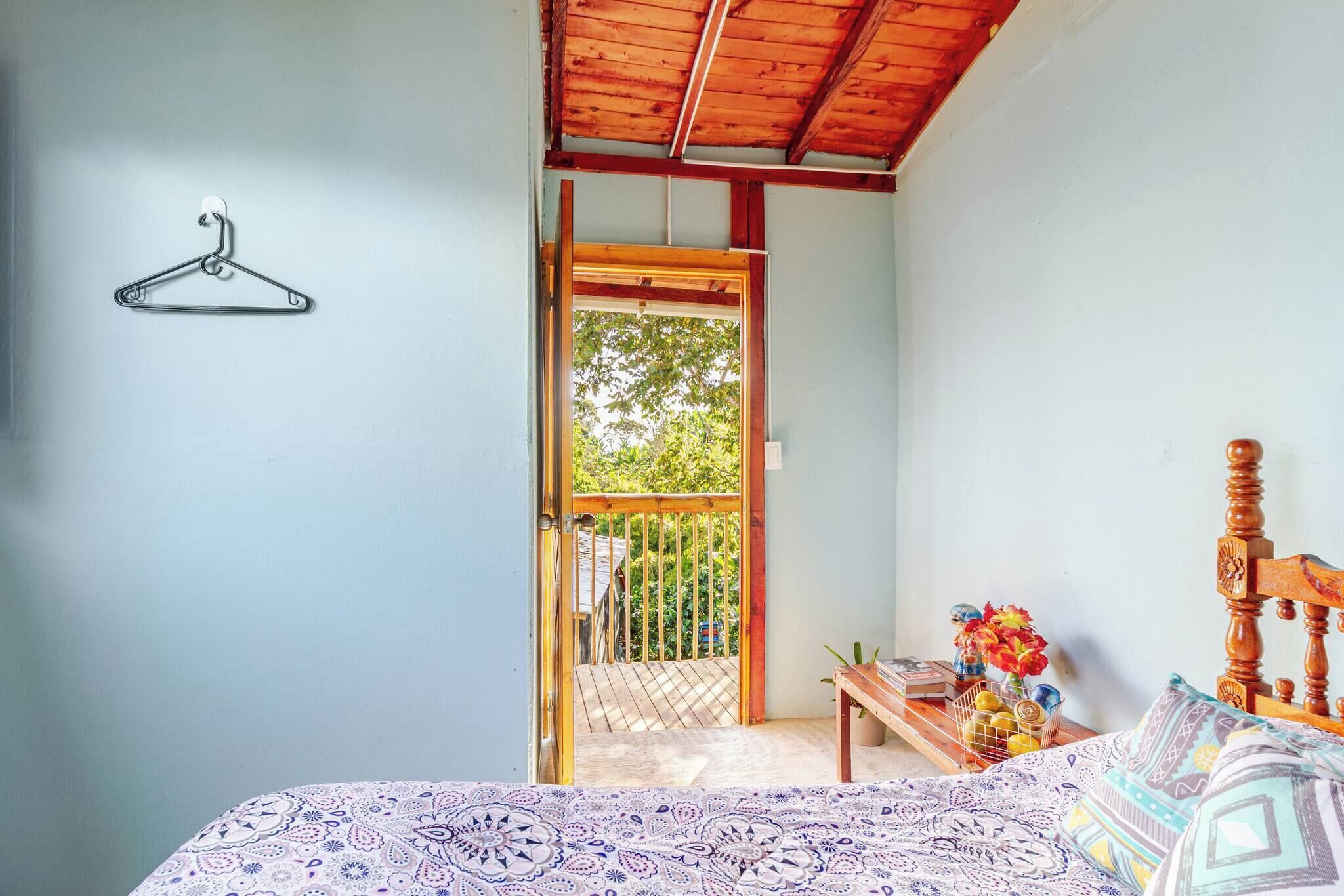 2 bedrooms, iron/ironing board, Internet, bed sheets