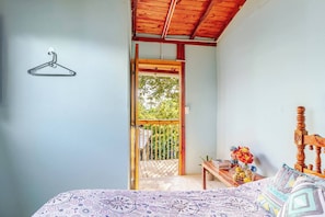 2 bedrooms, iron/ironing board, internet, bed sheets