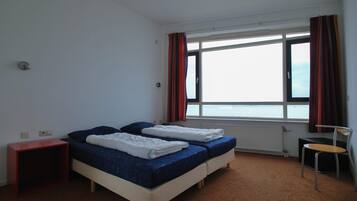 2 bedrooms, iron/ironing board, free WiFi