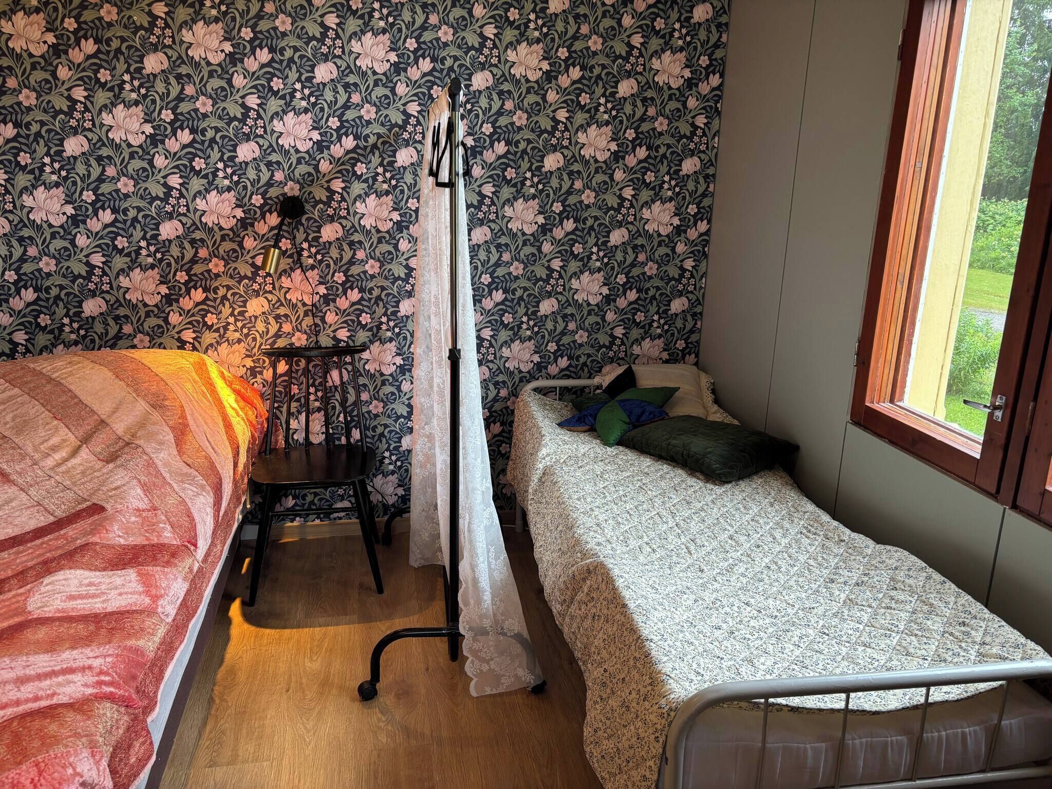 7 bedrooms, iron/ironing board, internet, bed sheets