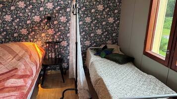 7 bedrooms, iron/ironing board, internet, bed sheets