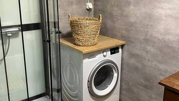 Shower, hair dryer, towels