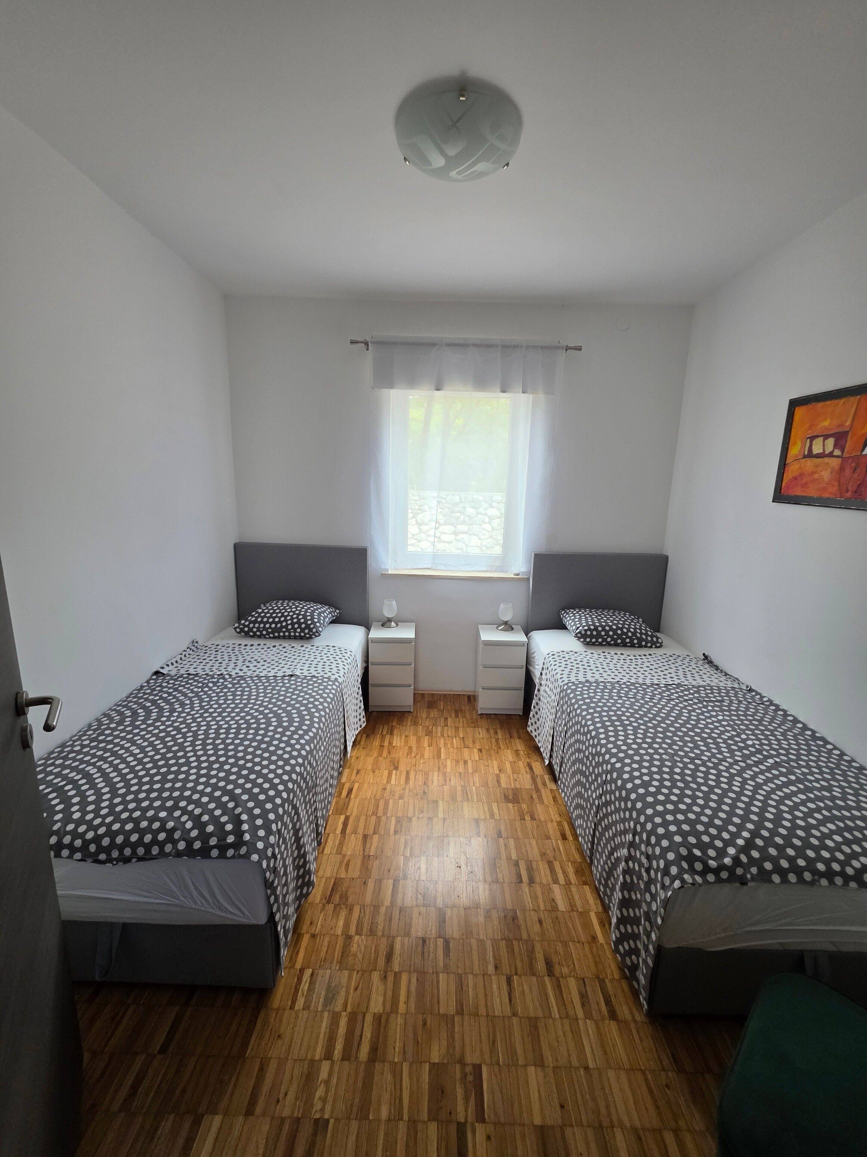 Iron/ironing board, WiFi, bed sheets