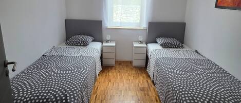 Iron/ironing board, WiFi, bed sheets