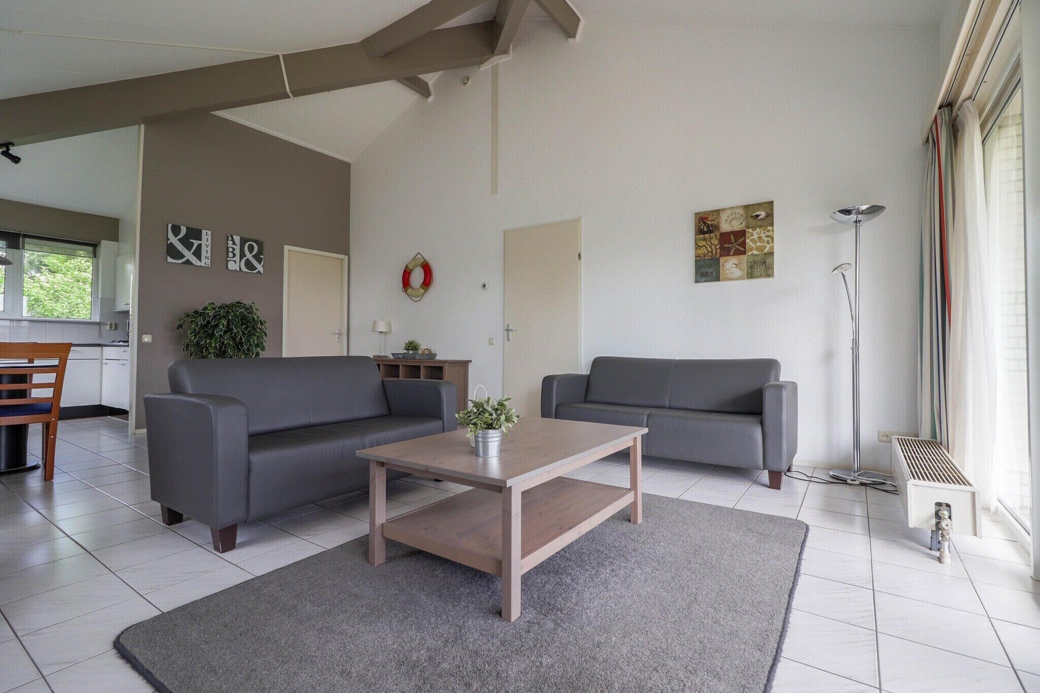 Comfortabel Verblijf In Een Bungalow Aan Het Water - Makkum