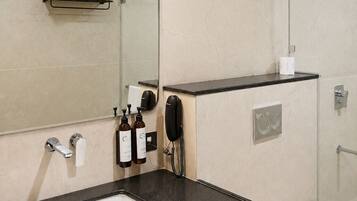 Standard Room, Resort View | Bathroom