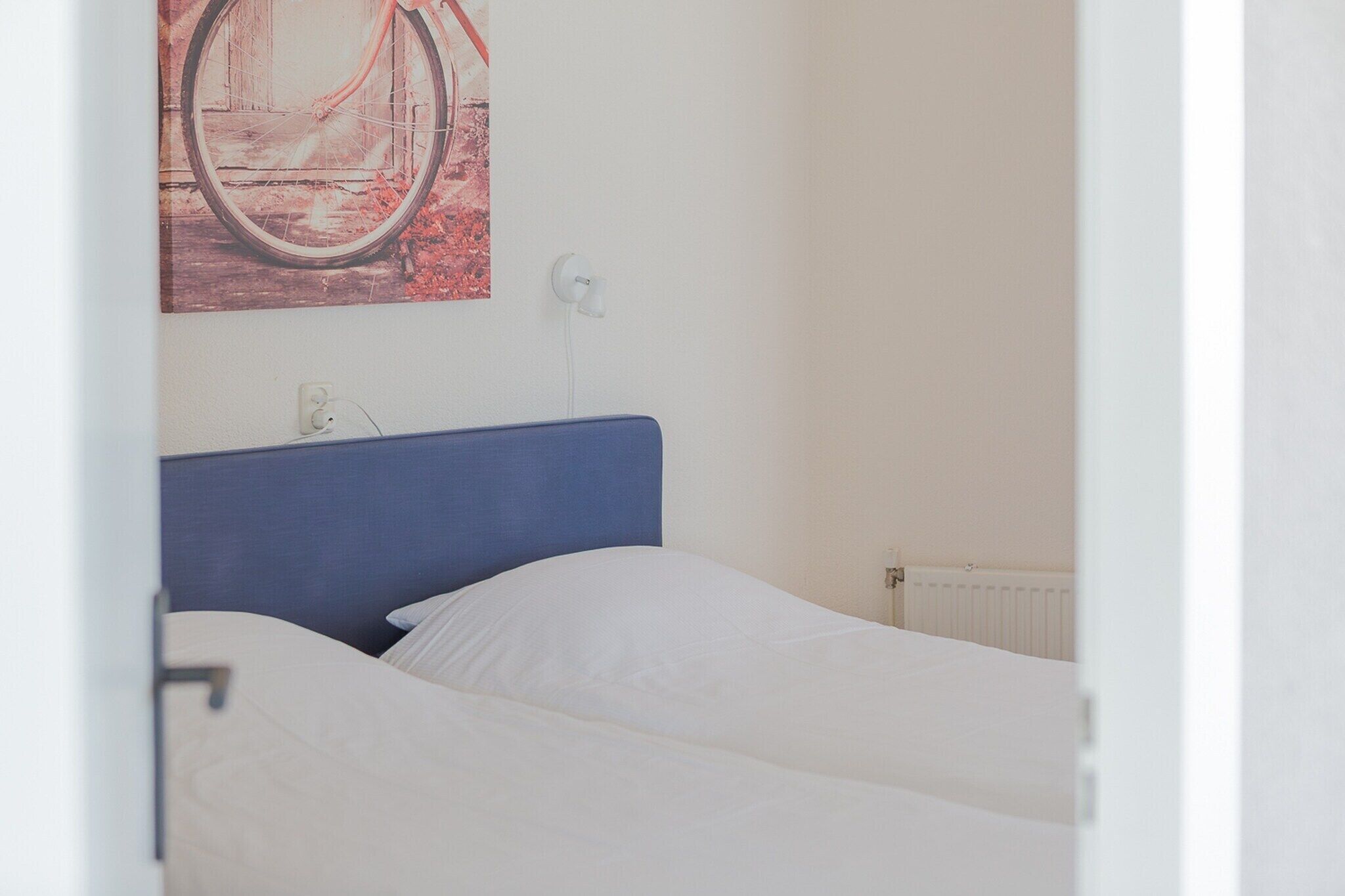 2 bedrooms, iron/ironing board, WiFi (free)