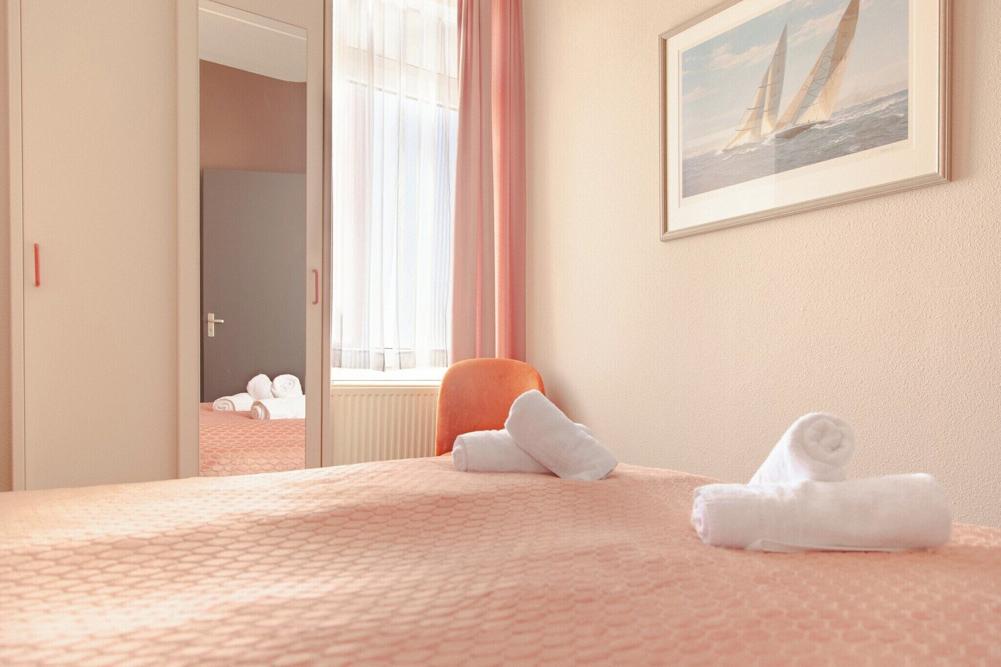 2 bedrooms, iron/ironing board, free WiFi