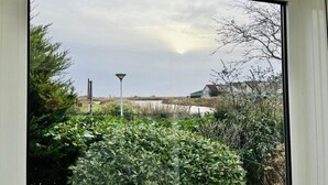 Interior - Deluxe Waterfront Bungalow with Jetty (Makkum)