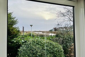 Unclassified image, 3 of 28, button - Deluxe Waterfront Bungalow with Jetty (Makkum)