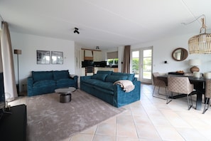 Unclassified image, 4 of 24, button - Stylish Waterfront Villa with Sauna (Makkum)