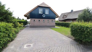 Exterior - Stylish Waterfront Villa with Sauna (Makkum)