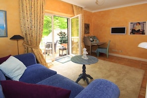 Smart TV, fireplace, video games, books