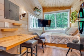 1 bedroom, internet, bed sheets