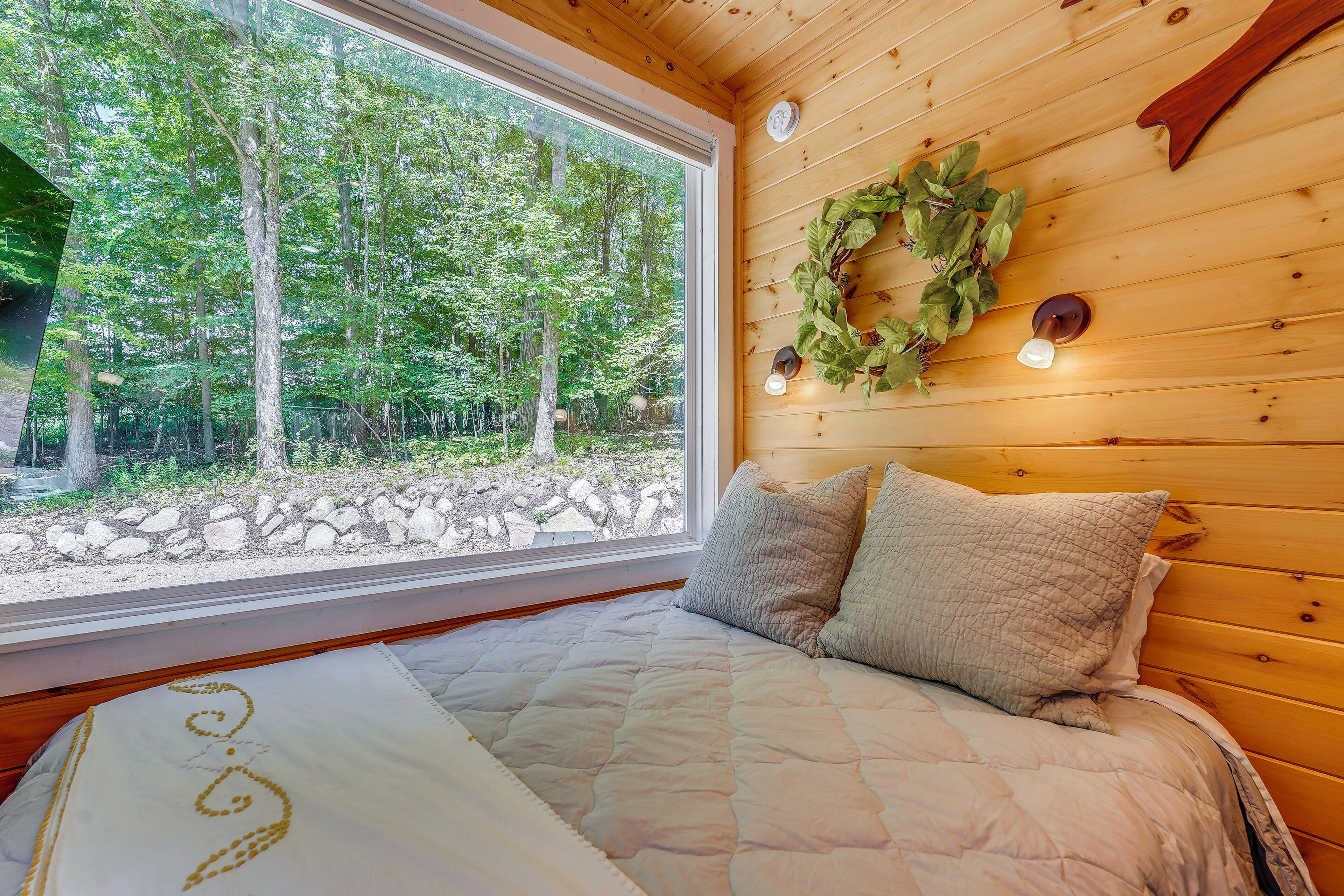 1 bedroom, internet, bed sheets