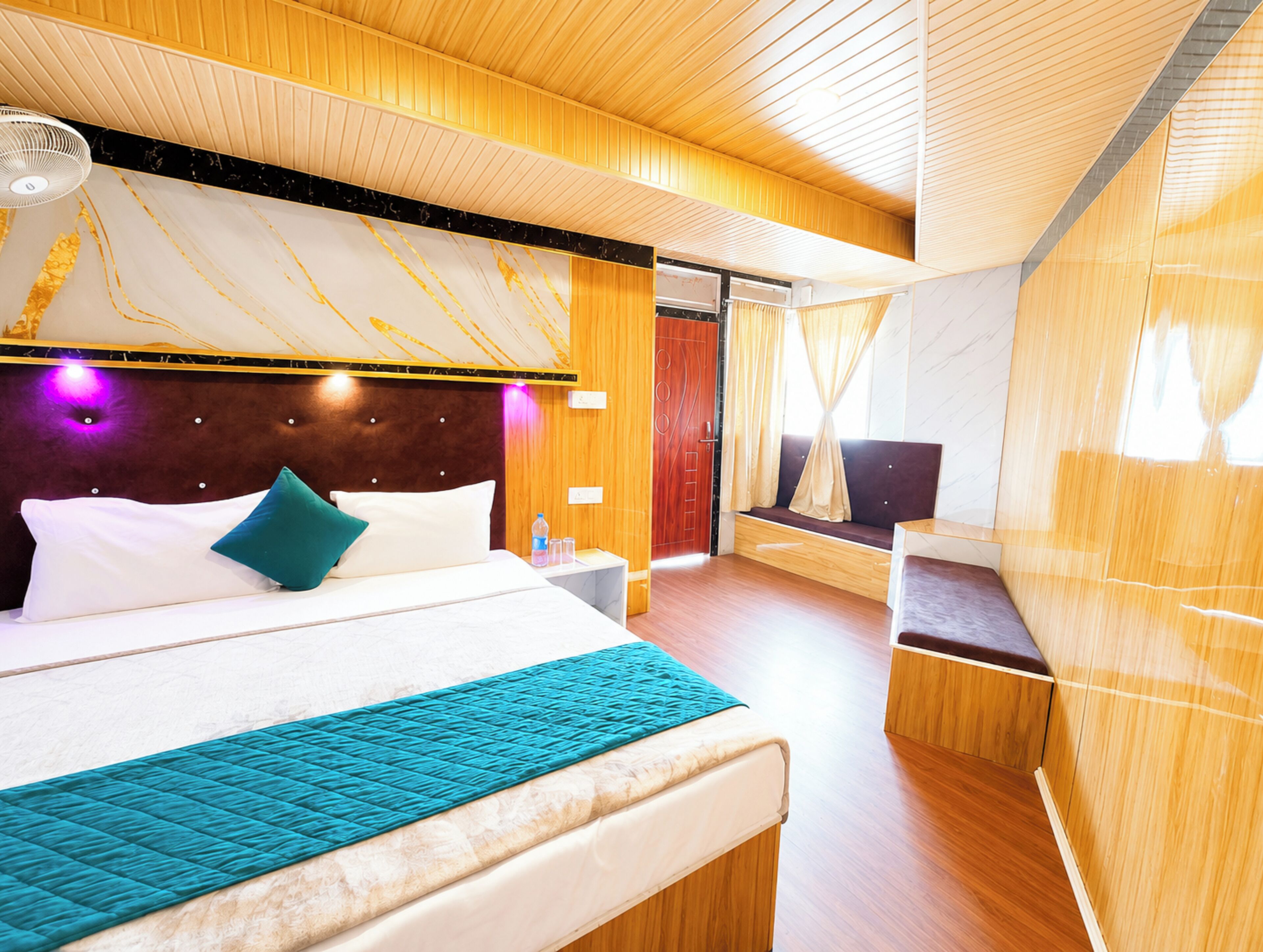 Habitación doble Deluxe, vista al lago | Ropa de cama hipoalergénica, escritorio, insonorización y wifi gratis 