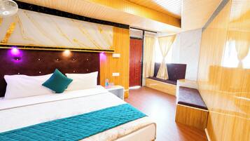 Habitación doble Deluxe, vista al lago | Ropa de cama hipoalergénica, escritorio, insonorización y wifi gratis