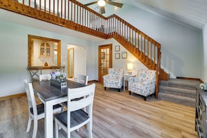 Dining - Bristol Condo Near ESPN HQ & Lake Compounce! (Bristol)