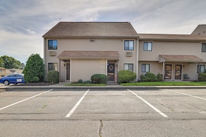 Exterior - Bristol Condo Near ESPN HQ & Lake Compounce! (Bristol)