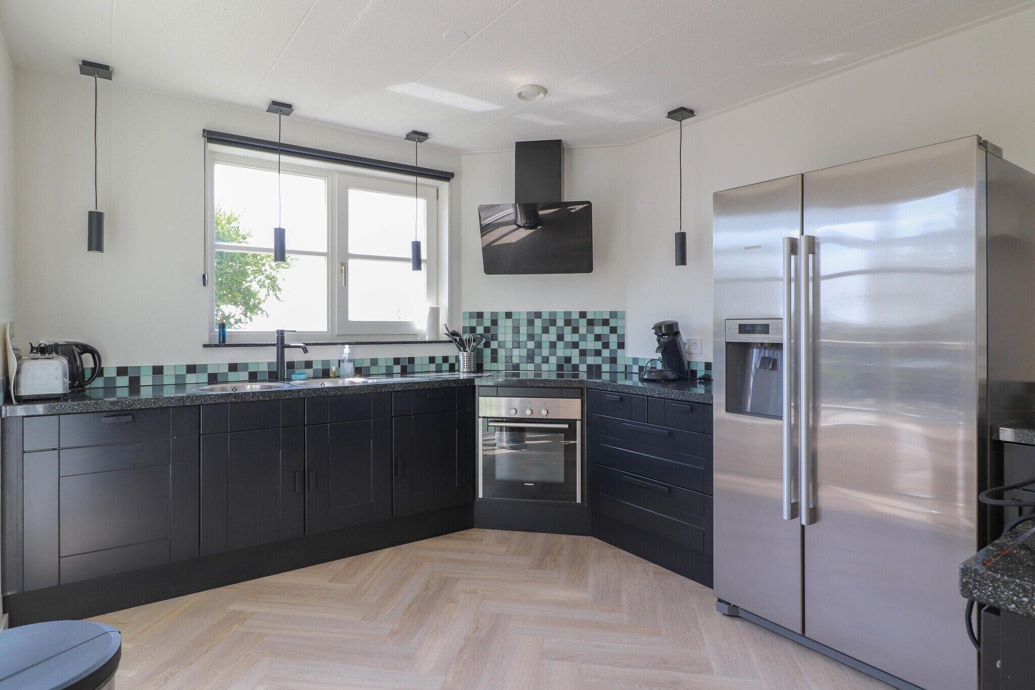 Coffee/tea maker, fridge, microwave, stovetop