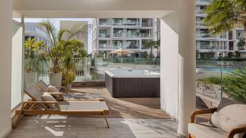 King Suite with Spa Bath | Terrace/patio