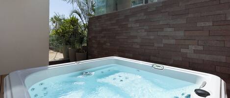 King Suite with Spa Bath | 객실 내 금고, 무료 WiFi