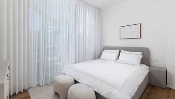In-room safe, WiFi (free)