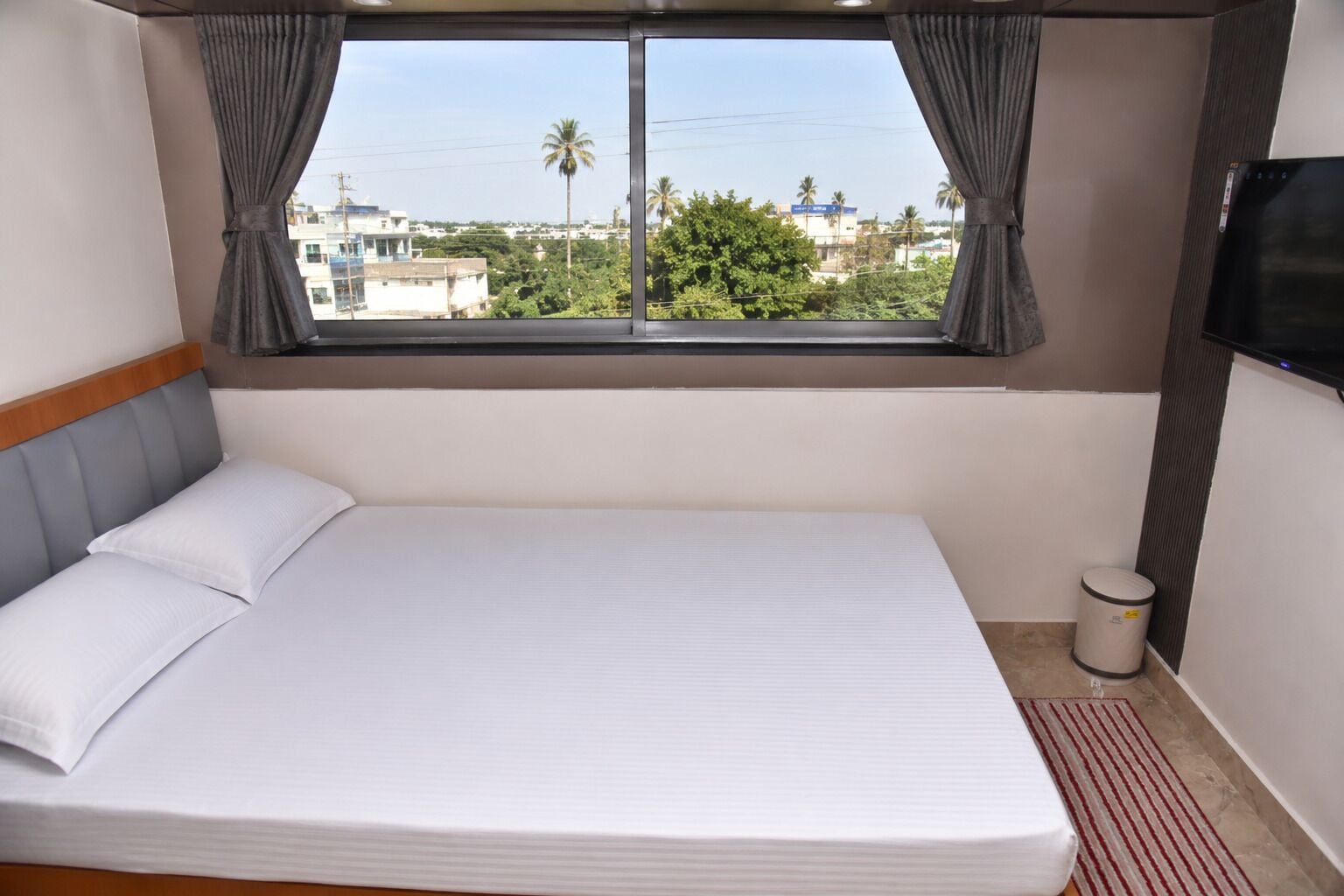 Memory foam beds, laptop workspace, WiFi (free)
