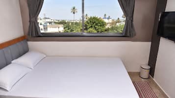 Memory foam beds, laptop workspace, WiFi (free)