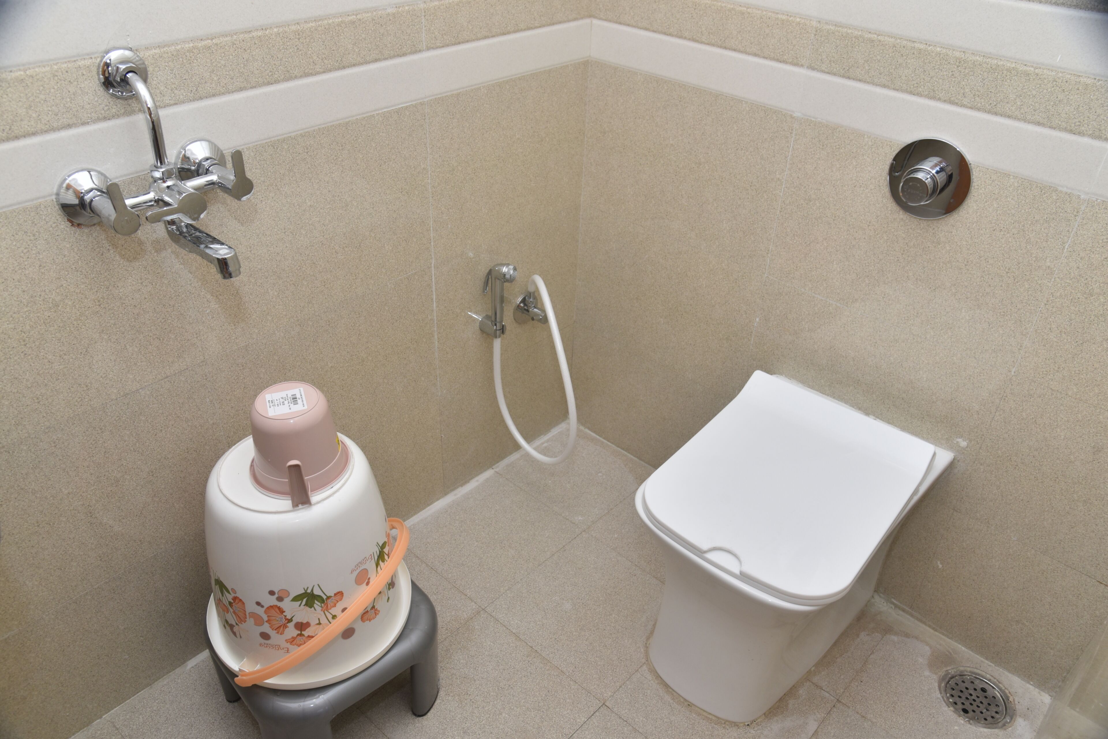 Deluxe Double Room, City View | Bathroom | Free toiletries, hair dryer, towels, soap