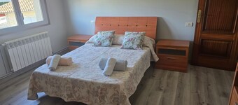 Casa Puntal con vistas a la montaña, piscina compartida y Wi-Fi