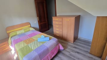 6 dormitorios, tabla de planchar con plancha, wifi y ropa de cama