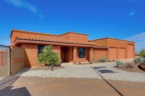 A two-story building with a flat roof and a small porch. - 2 Mi to Lake Havasu! Mtn-View Poolside Paradise (Lake Havasu City)