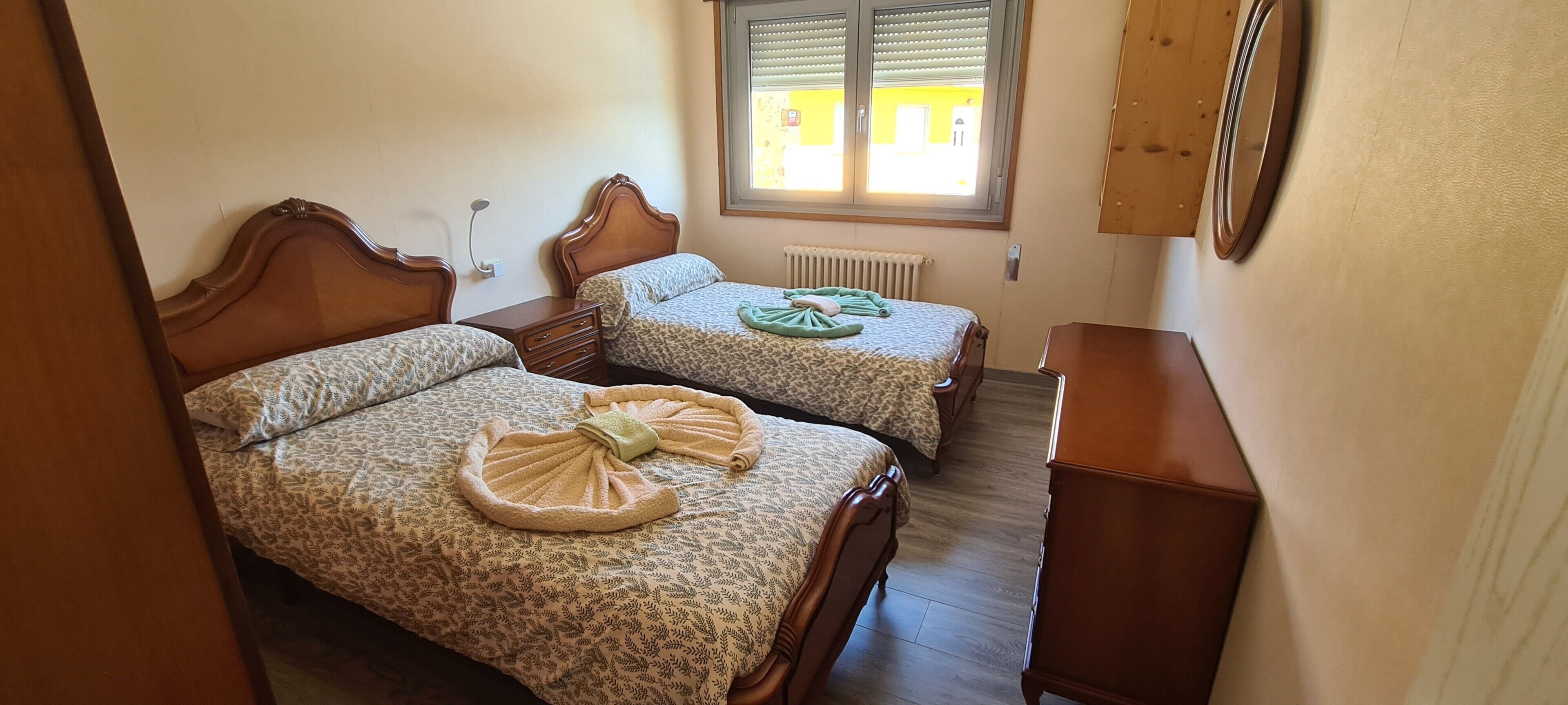 4 dormitorios, tabla de planchar con plancha, wifi y ropa de cama