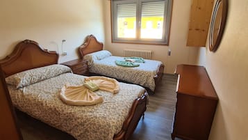 4 dormitorios, tabla de planchar con plancha, wifi y ropa de cama