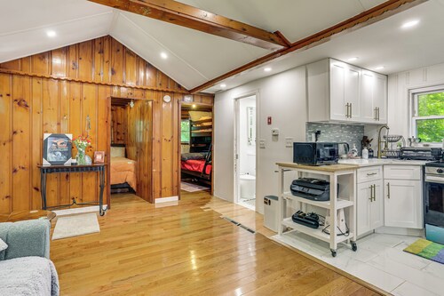 Wooded Highland Lakes Cabin Near Mountain Creek
