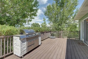 An outdoor deck with a built-in barbecue grill and stone accents. - Unexpected & pleasant views, hot tub & Grand Mesa (Olathe)