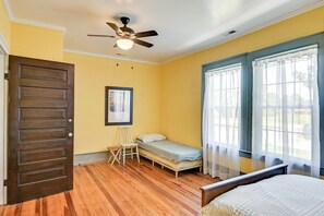 3 habitaciones, escritorio, internet y ropa de cama 