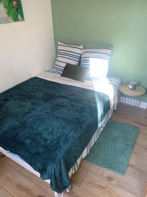 1 bedroom, iron/ironing board, Internet, bed sheets