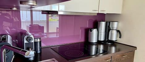 Fridge, stovetop