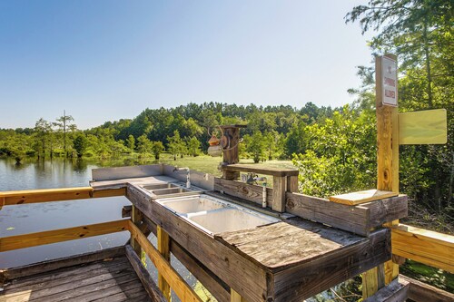 Fishing Pond & Screened Deck 'Mourning Dove Lodge'