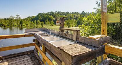 Fishing Pond & Screened Deck 'Mourning Dove Lodge'