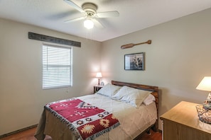 Room - Fishing Pond & Screened Deck 'Mourning Dove Lodge' (Alapaha)