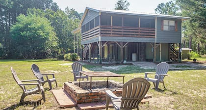 Fishing Pond & Screened Deck 'Mourning Dove Lodge'
