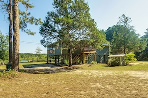 Exterior - Fishing Pond & Screened Deck 'Mourning Dove Lodge' (Alapaha)