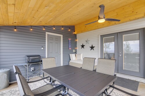 6-Bedroom, 2-Bath Cabin 4 Mi From Fishlake, UT