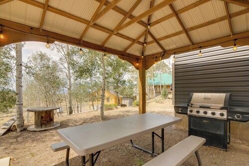 6-Bedroom, 2-Bath Cabin 4 Mi From Fishlake, UT